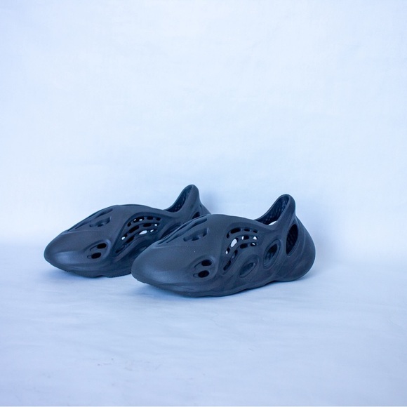 Size 8-‎ adidas Yeezy Foam RNNR Carbon